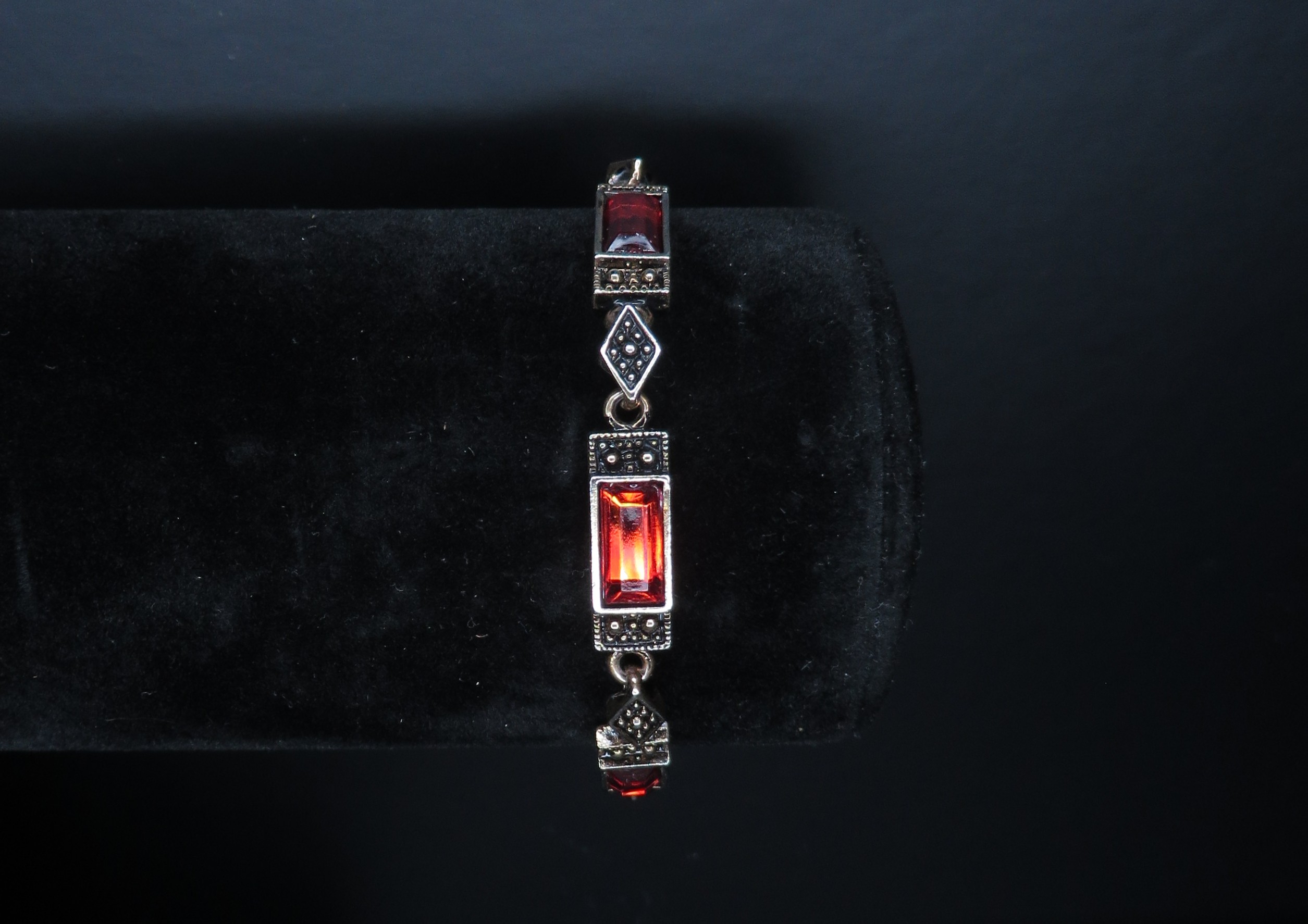 837K - Bracelets